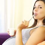 Οι έγκυες θα πρέπει να αποφεύγουν τα light γιαούρτια